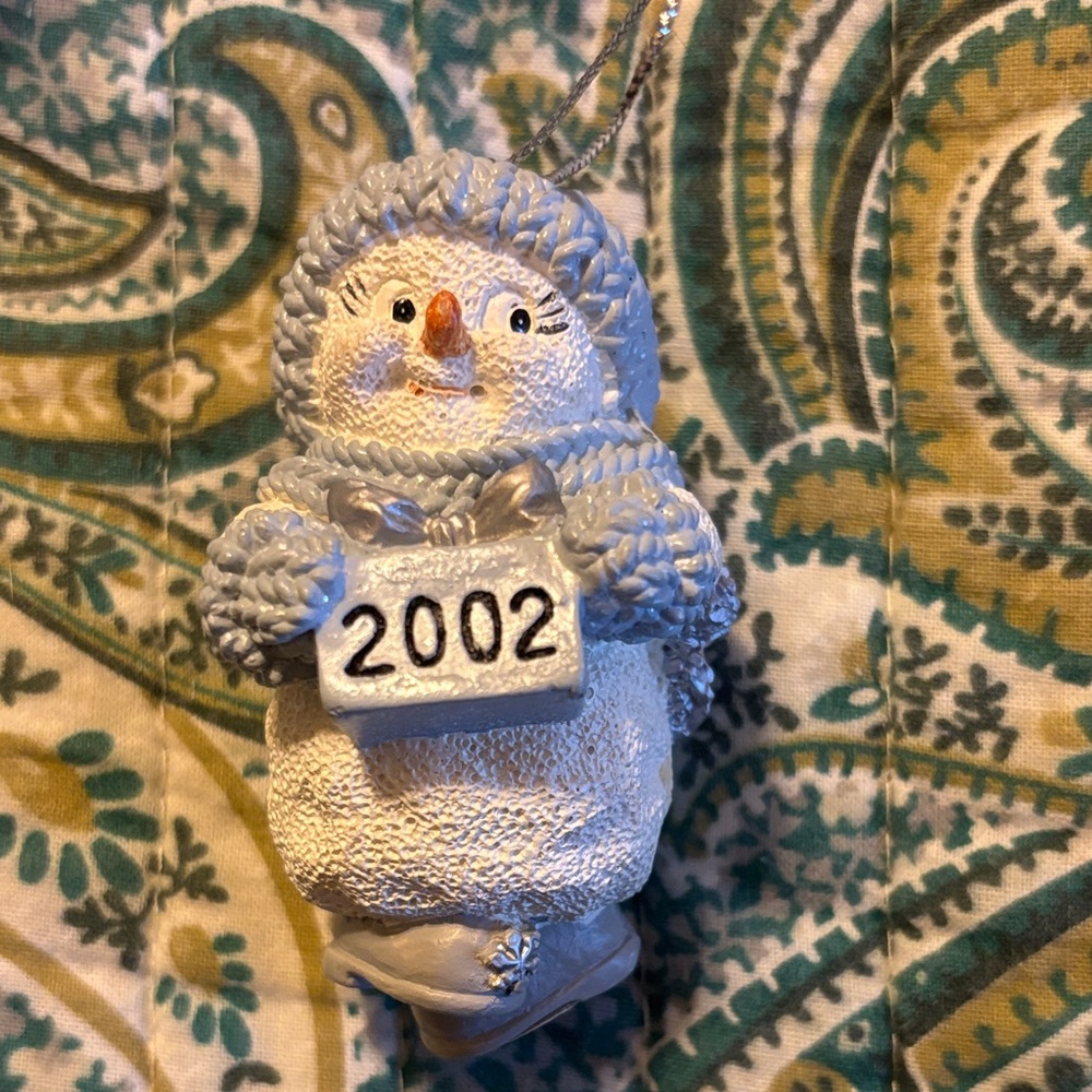 The Encore Group Snow Buddies 2002 ornament